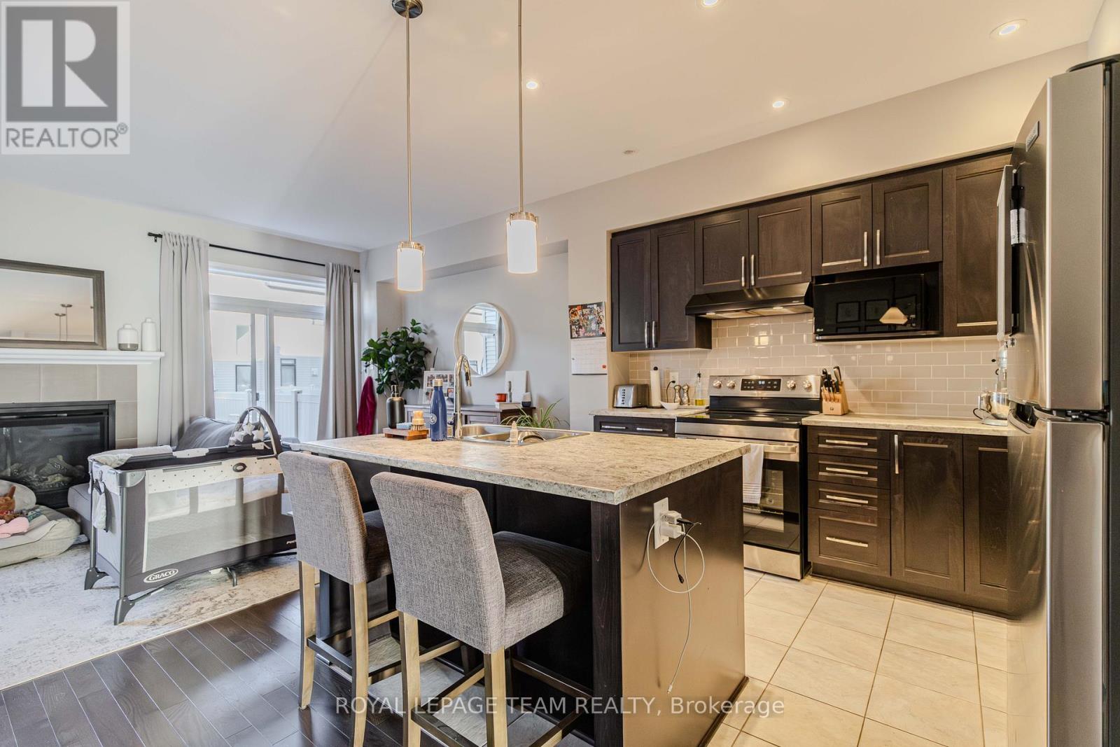 546 Triangle Street, Ottawa, Ontario  K2V 0M5 - Photo 11 - X12447497