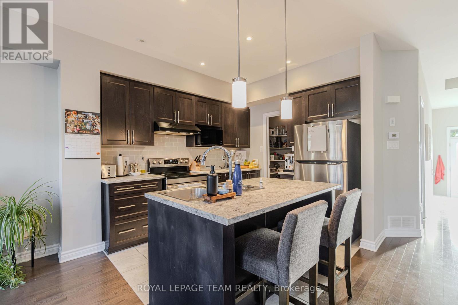 546 Triangle Street, Ottawa, Ontario  K2V 0M5 - Photo 12 - X12447497