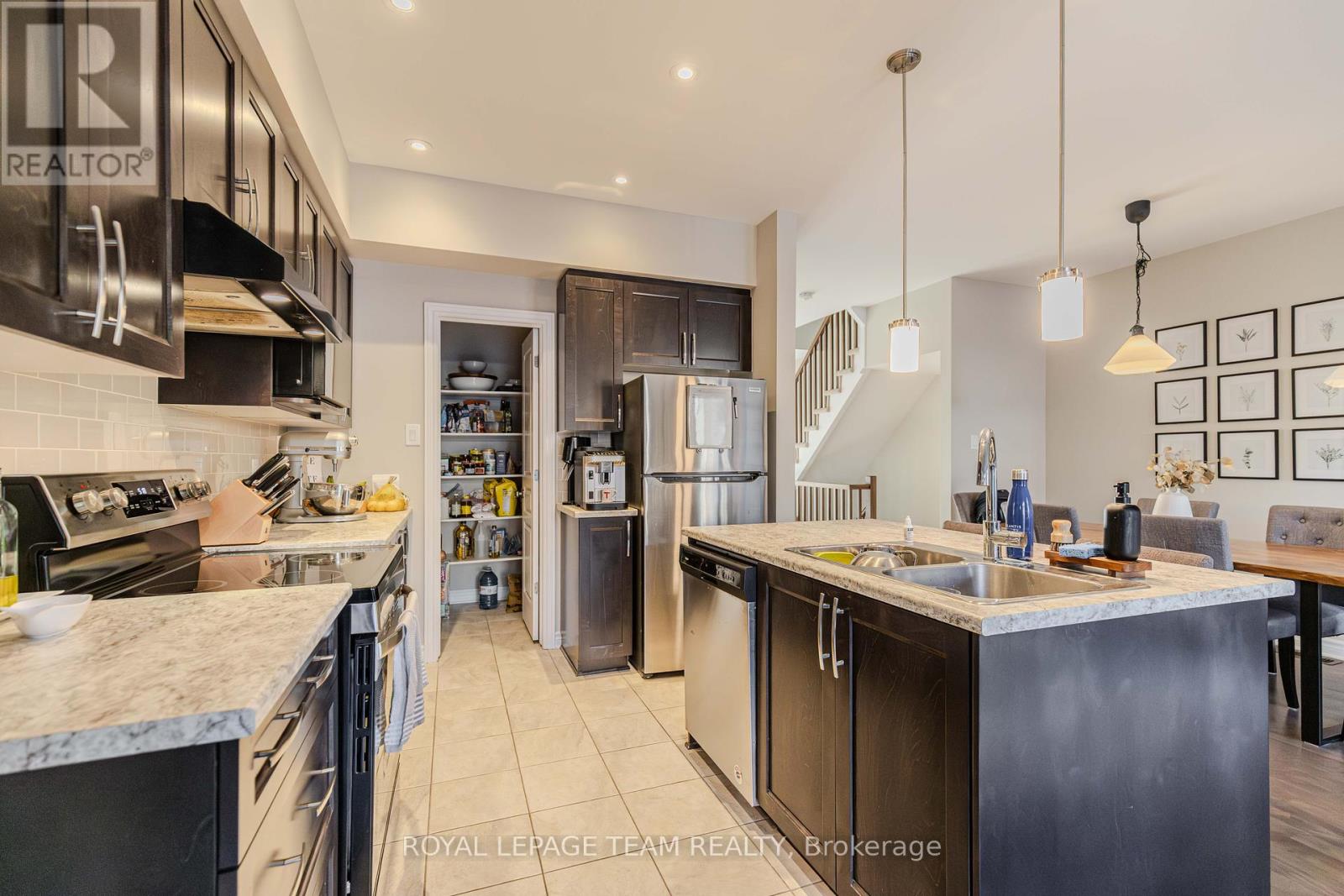 546 Triangle Street, Ottawa, Ontario  K2V 0M5 - Photo 13 - X12447497