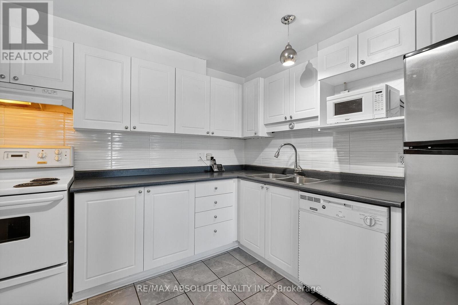2628 Baseline Road, Ottawa, Ontario  K2H 7B4 - Photo 10 - X12447508
