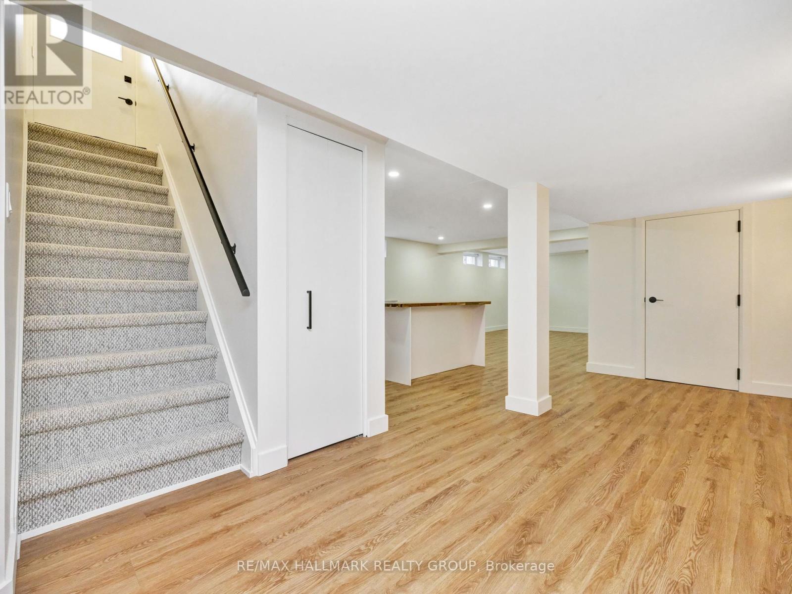 1913 Tweed Avenue, Ottawa, Ontario  K1G 2L8 - Photo 2 - X12447516