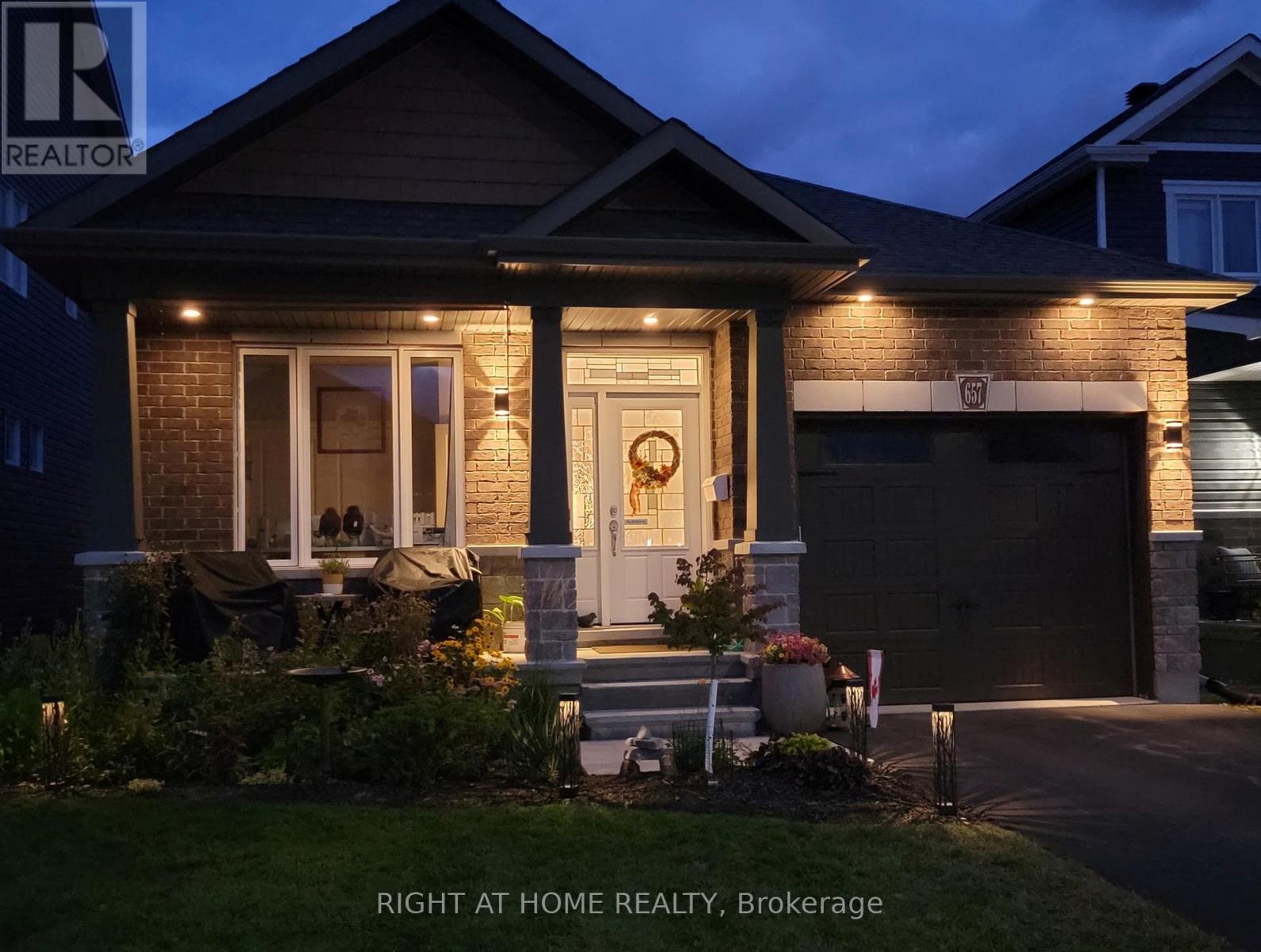 657 Parade Drive, Ottawa, Ontario  K2S 0X8 - Photo 2 - X12447523