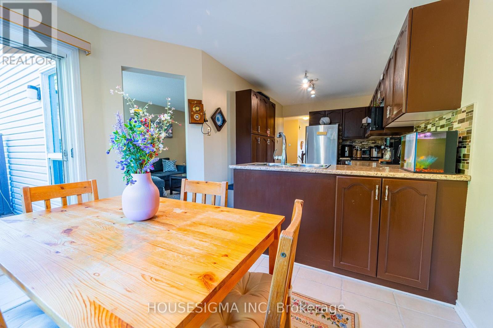 8 Hodgson Court, Ottawa, Ontario  K2K 2T3 - Photo 10 - X12447526
