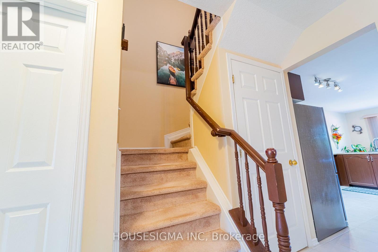 8 Hodgson Court, Ottawa, Ontario  K2K 2T3 - Photo 13 - X12447526