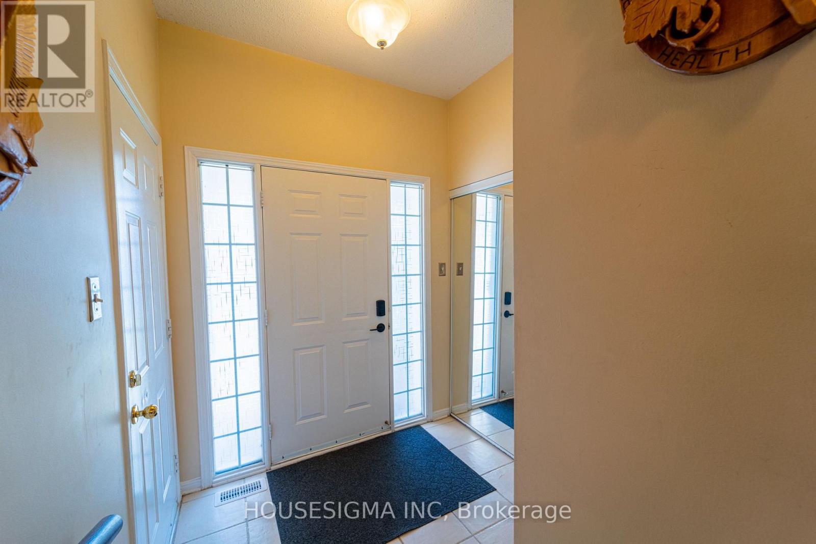 8 Hodgson Court, Ottawa, Ontario  K2K 2T3 - Photo 5 - X12447526