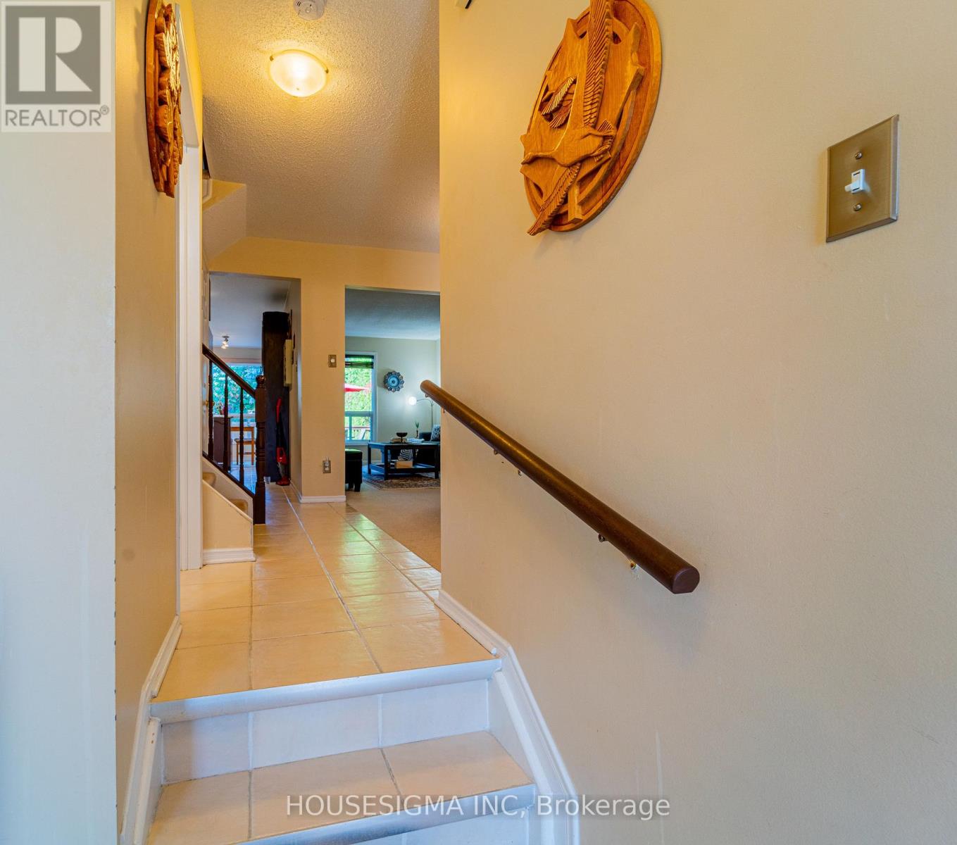 8 Hodgson Court, Ottawa, Ontario  K2K 2T3 - Photo 6 - X12447526