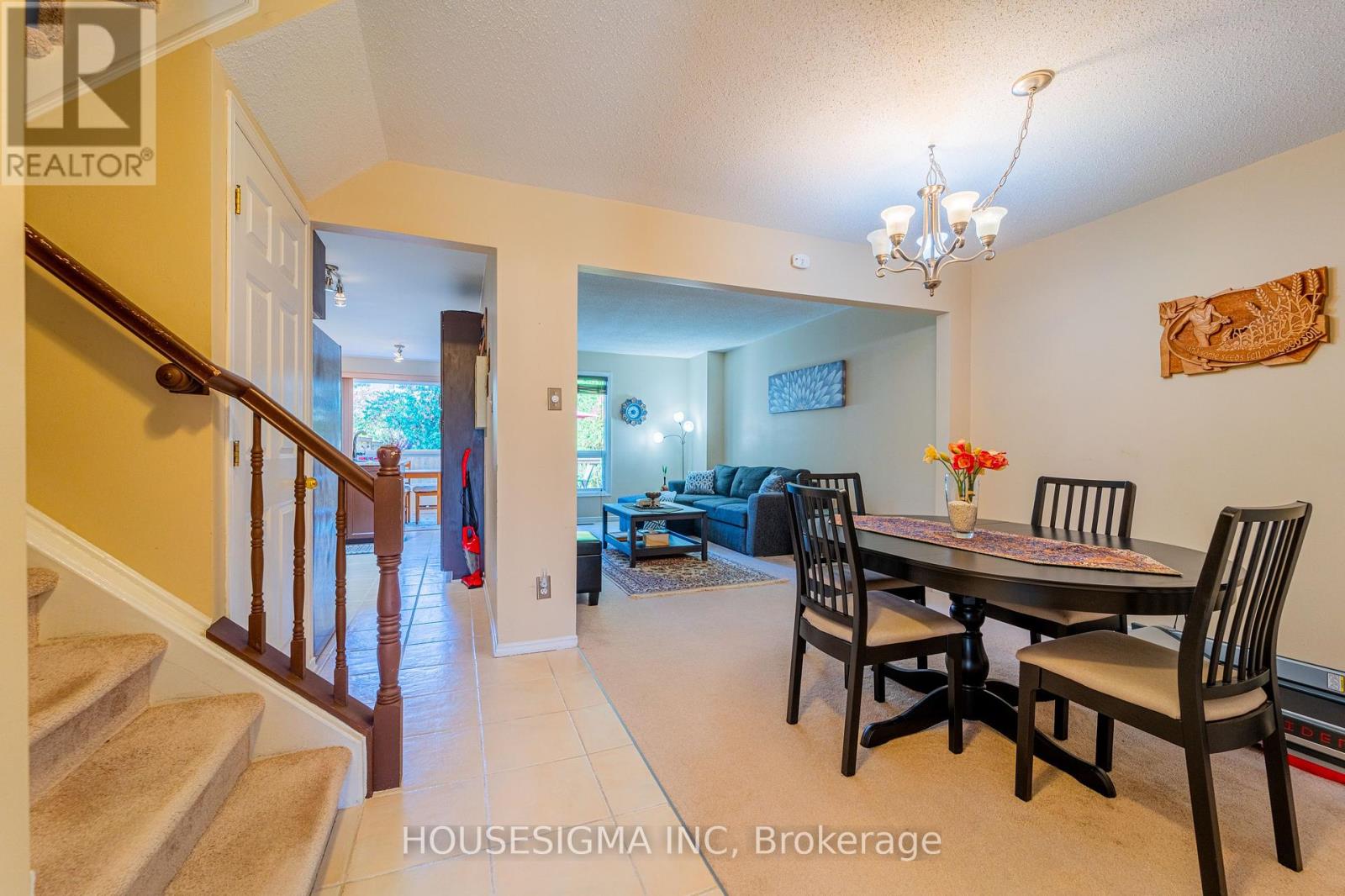 8 Hodgson Court, Ottawa, Ontario  K2K 2T3 - Photo 9 - X12447526
