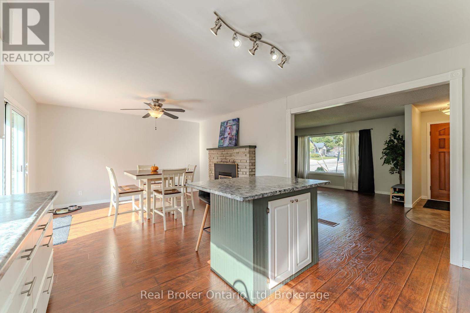 394 Queen Street N, West Grey, Ontario  N0G 1R0 - Photo 15 - X12416921
