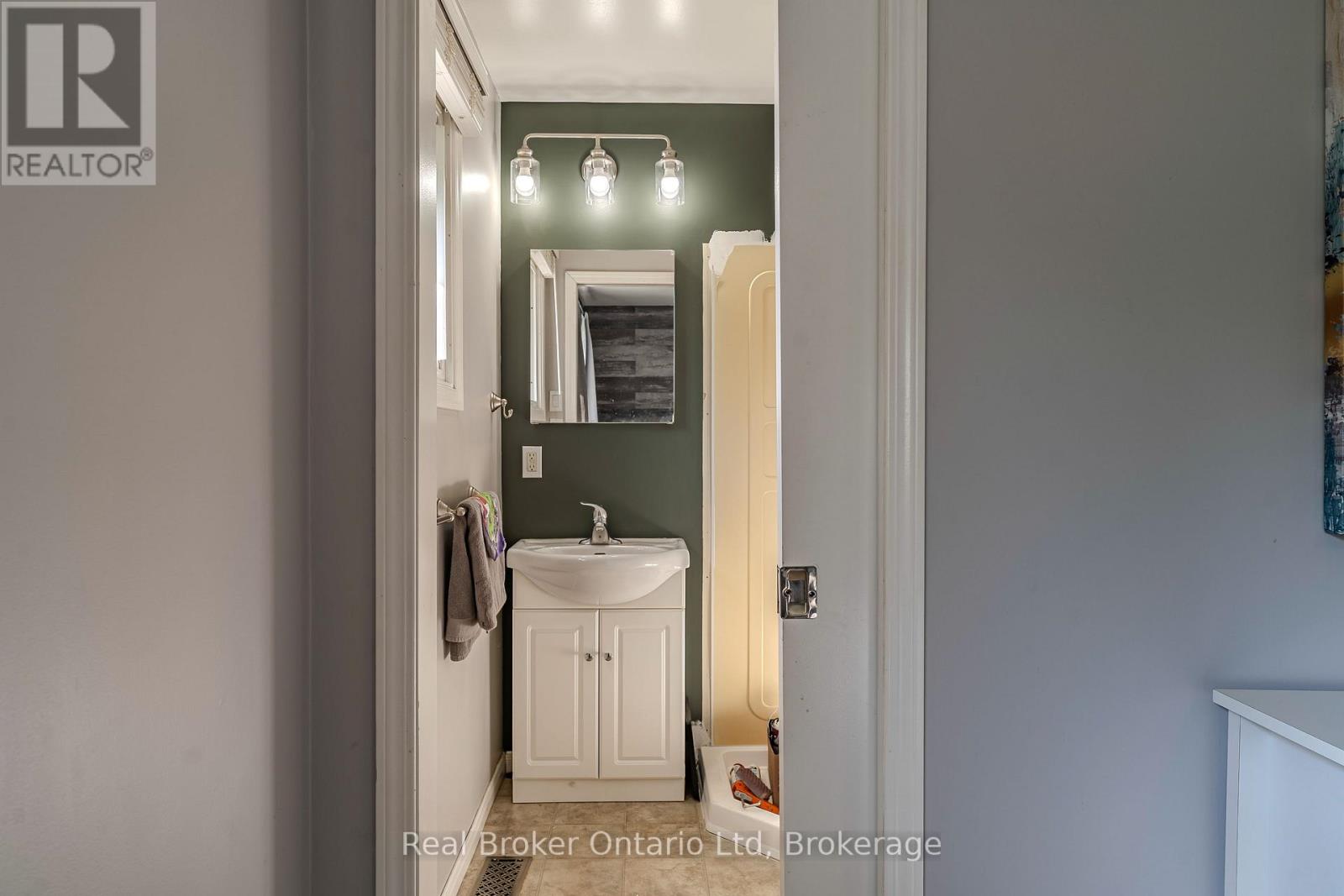 394 Queen Street N, West Grey, Ontario  N0G 1R0 - Photo 24 - X12416921