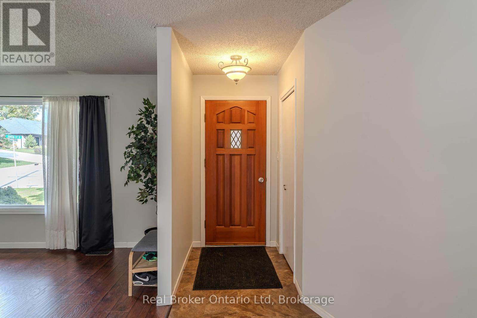 394 Queen Street N, West Grey, Ontario  N0G 1R0 - Photo 5 - X12416921