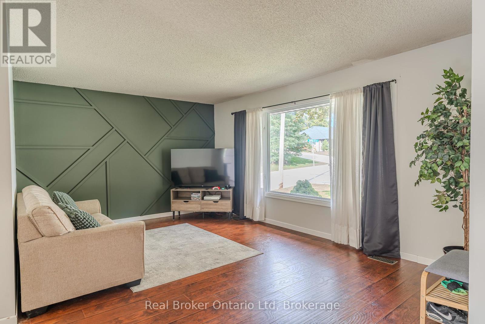 394 Queen Street N, West Grey, Ontario  N0G 1R0 - Photo 7 - X12416921