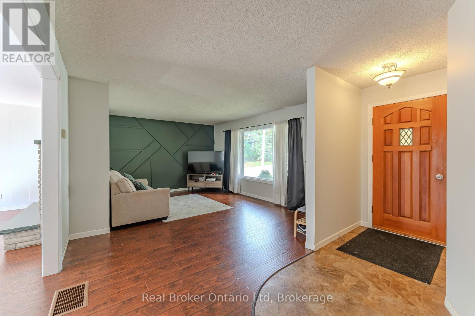 394 Queen Street N, West Grey, Ontario  N0G 1R0 - Photo 6 - X12416921