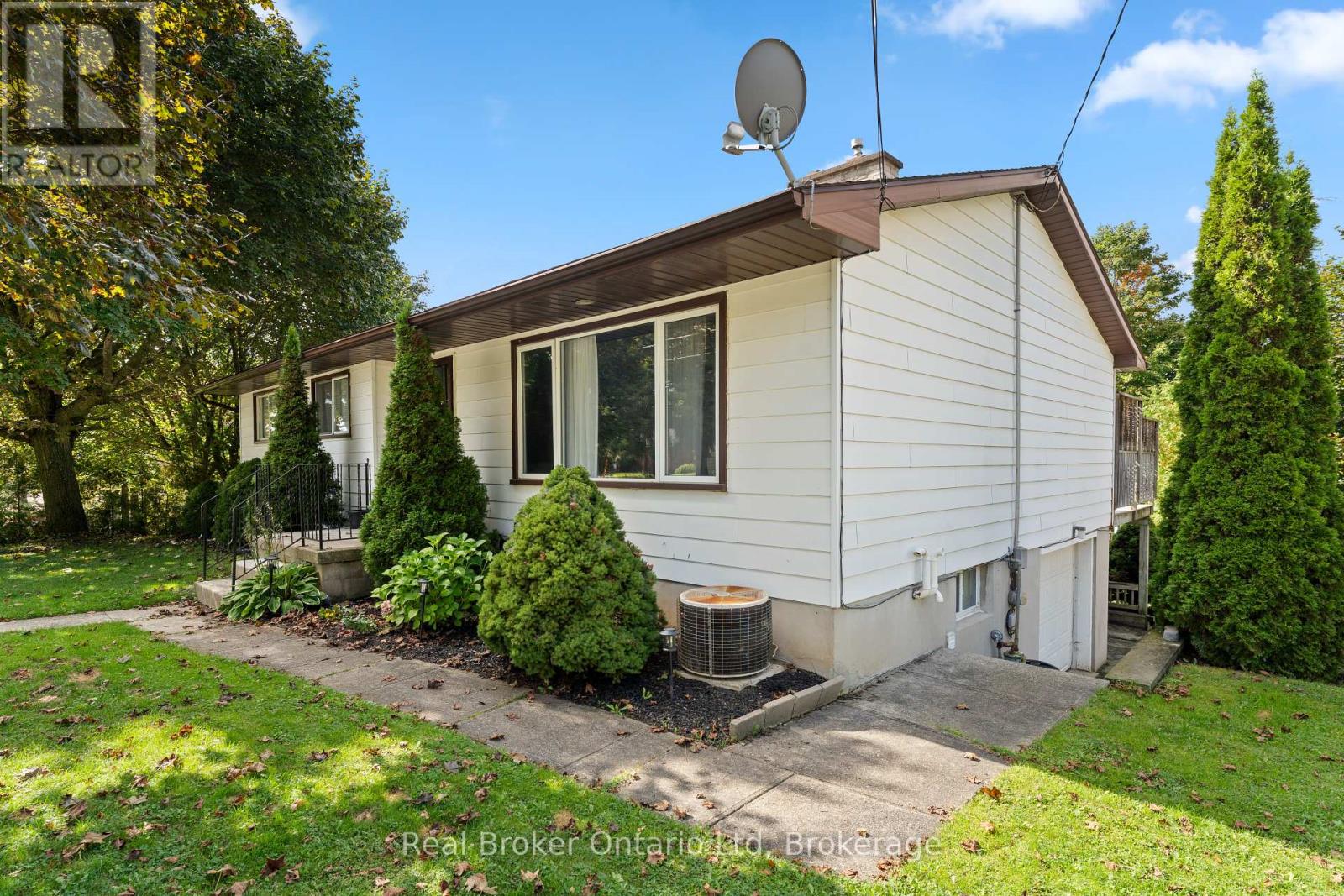 394 Queen Street N, West Grey, Ontario  N0G 1R0 - Photo 4 - X12416921