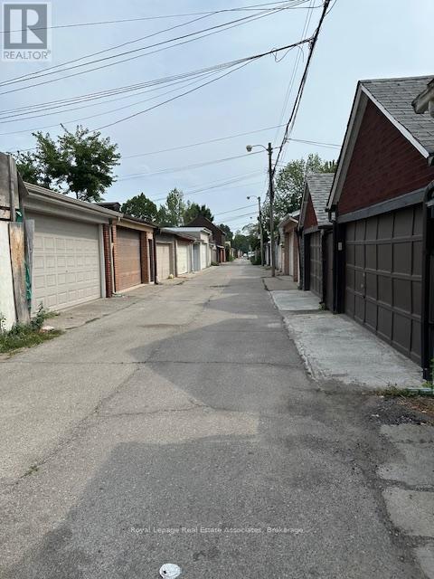 218 Margueretta Street, Toronto, Ontario  M6H 3S3 - Photo 14 - C12432706