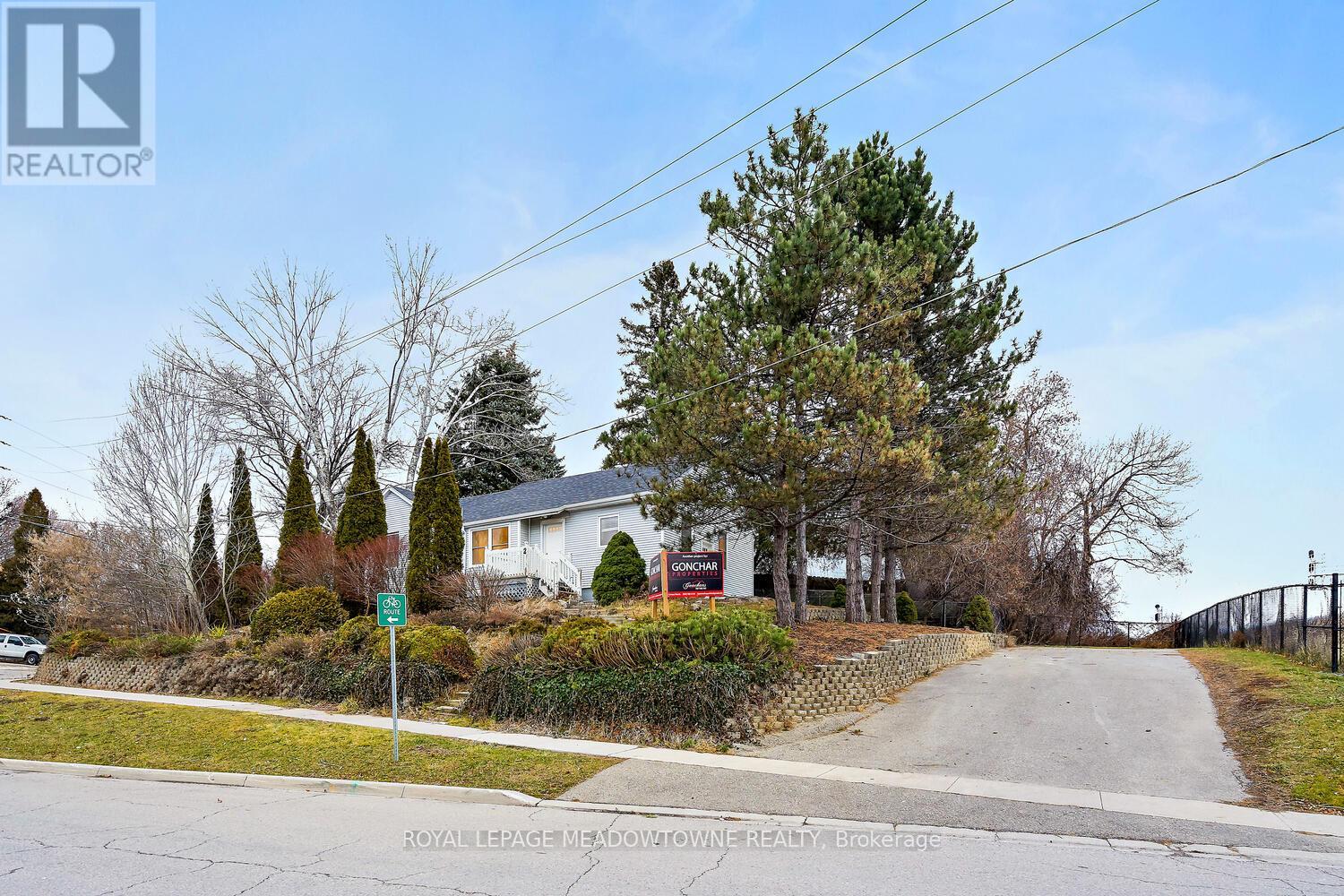 2 John Street, Halton Hills, Ontario  L7G 2J6 - Photo 1 - W12447332