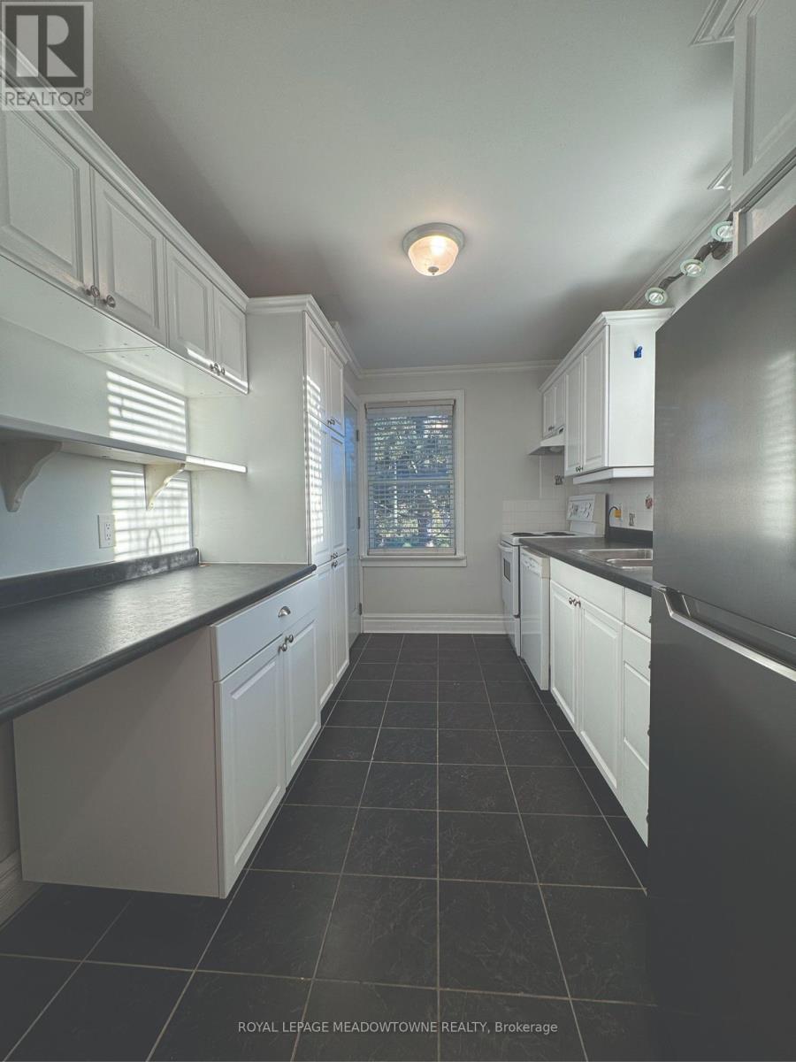 2 John Street, Halton Hills, Ontario  L7G 2J6 - Photo 4 - W12447332