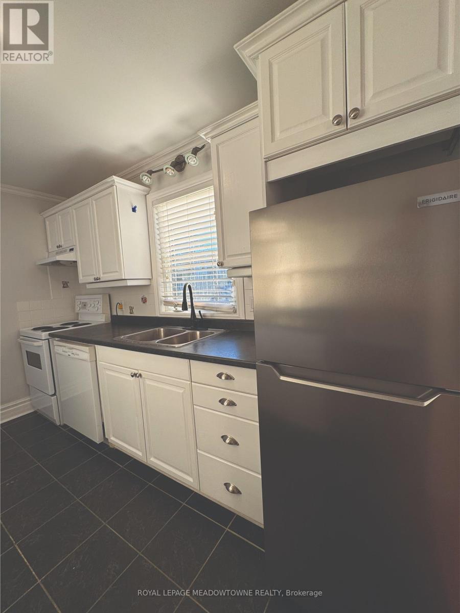 2 John Street, Halton Hills, Ontario  L7G 2J6 - Photo 7 - W12447332