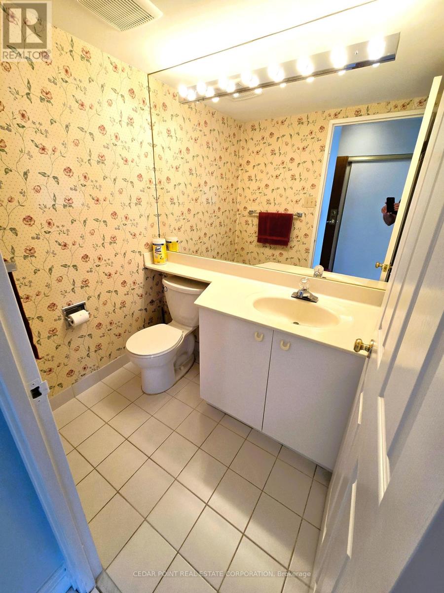 701 - 55 Elm Drive W, Mississauga, Ontario  L5B 3Z3 - Photo 12 - W12447368