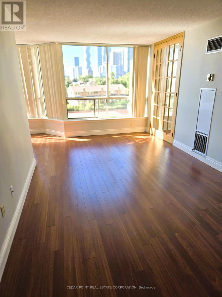 701 - 55 Elm Drive W, Mississauga, Ontario  L5B 3Z3 - Photo 2 - W12447368