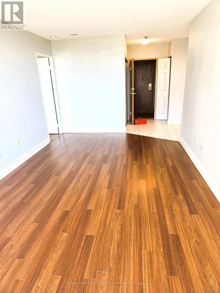 701 - 55 Elm Drive W, Mississauga, Ontario  L5B 3Z3 - Photo 3 - W12447368