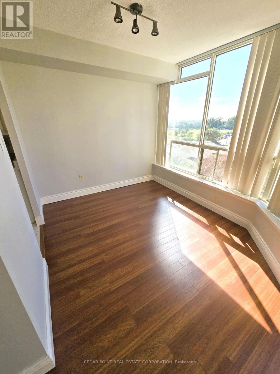 701 - 55 Elm Drive W, Mississauga, Ontario  L5B 3Z3 - Photo 4 - W12447368