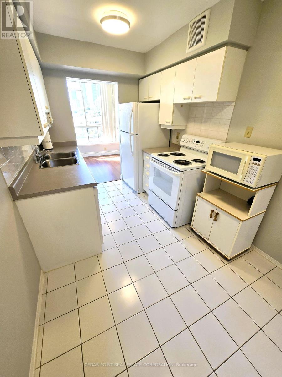 701 - 55 Elm Drive W, Mississauga, Ontario  L5B 3Z3 - Photo 5 - W12447368