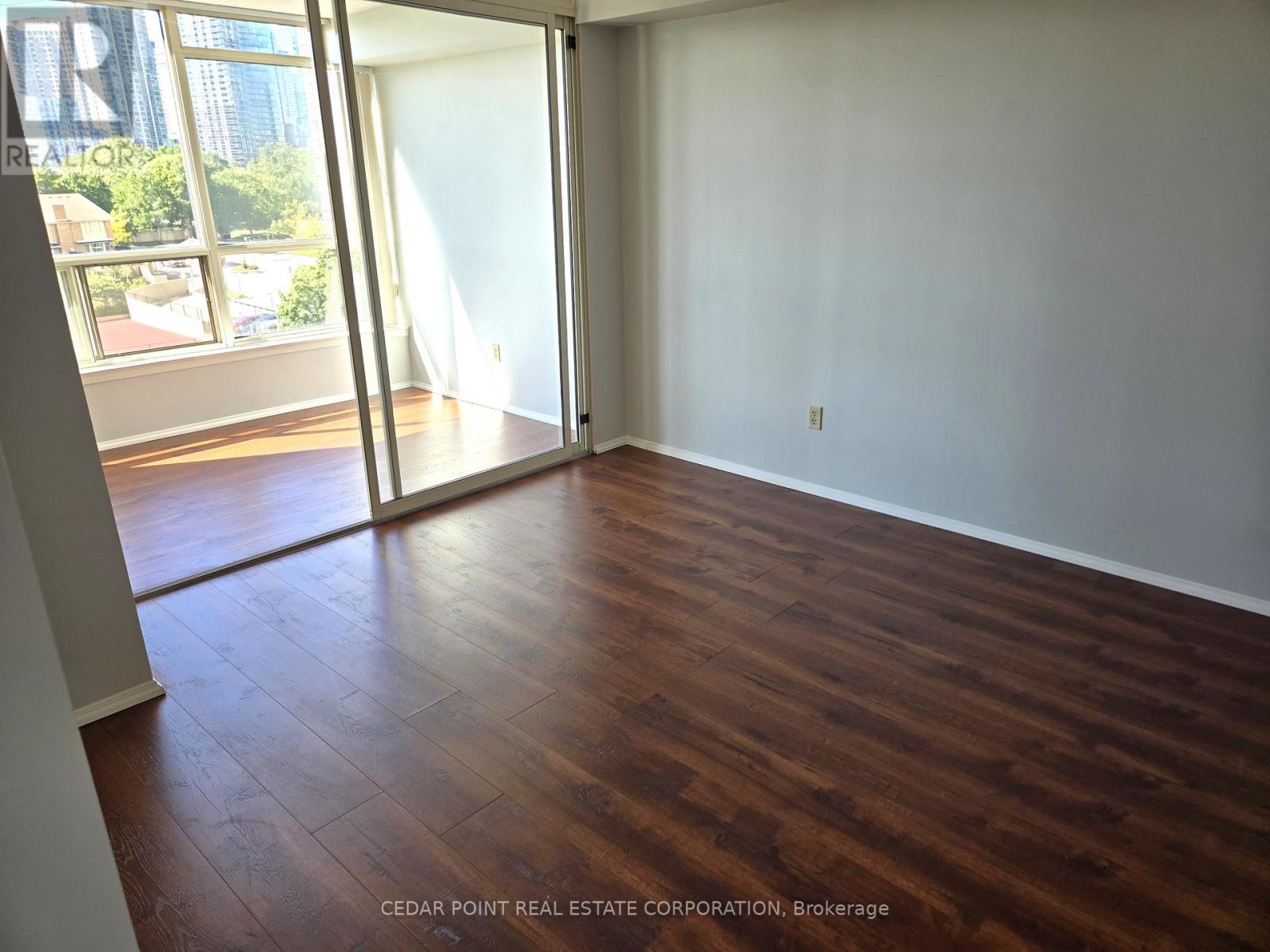 701 - 55 Elm Drive W, Mississauga, Ontario  L5B 3Z3 - Photo 7 - W12447368