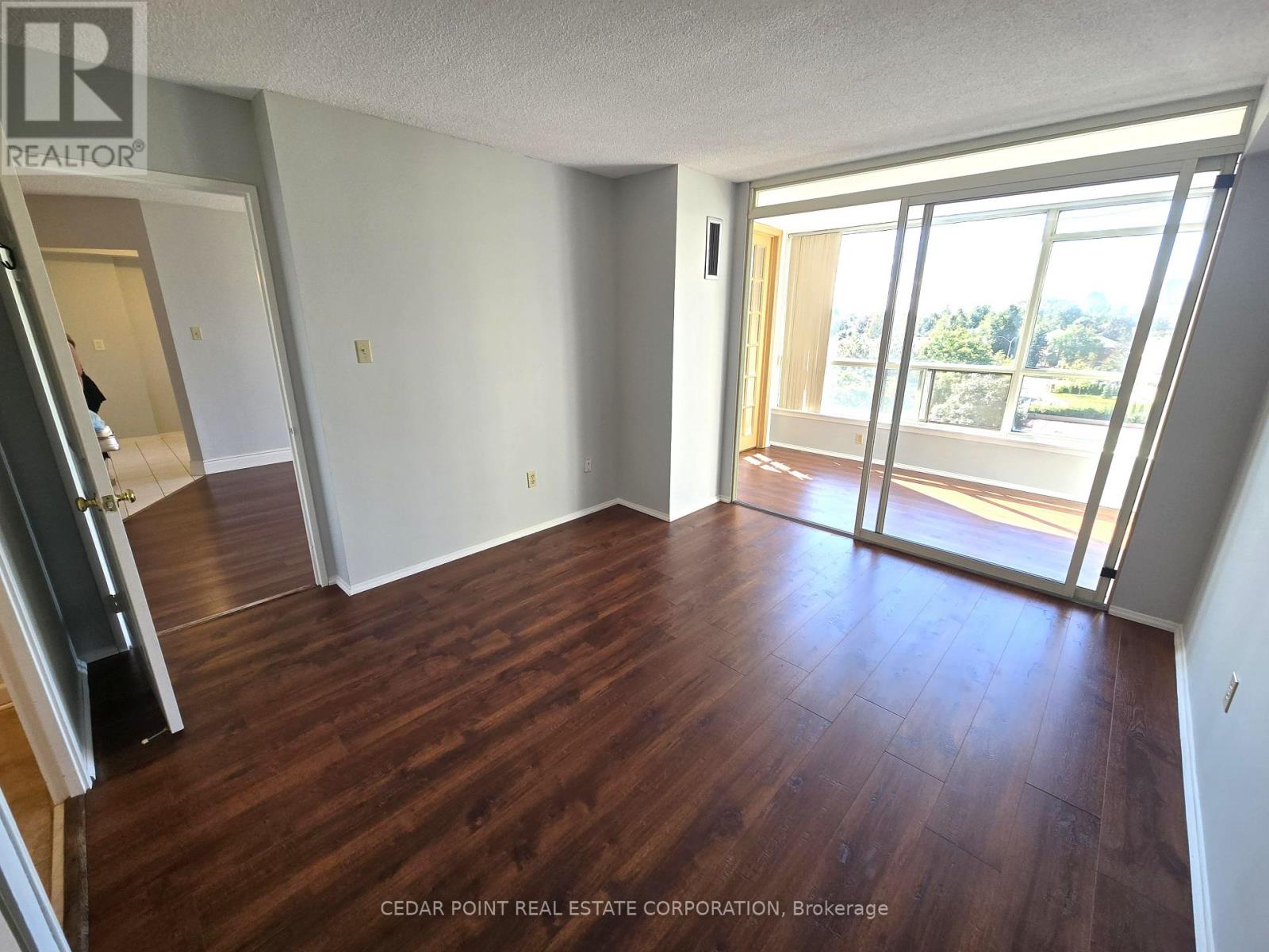 701 - 55 Elm Drive W, Mississauga, Ontario  L5B 3Z3 - Photo 8 - W12447368