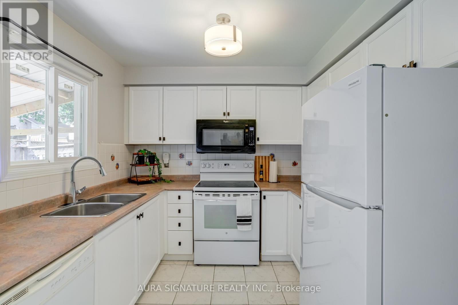 69 Alaskan Summit Court, Brampton (Sandringham-Wellington), Ontario  L6R 1N9 - Photo 14 - W12447384