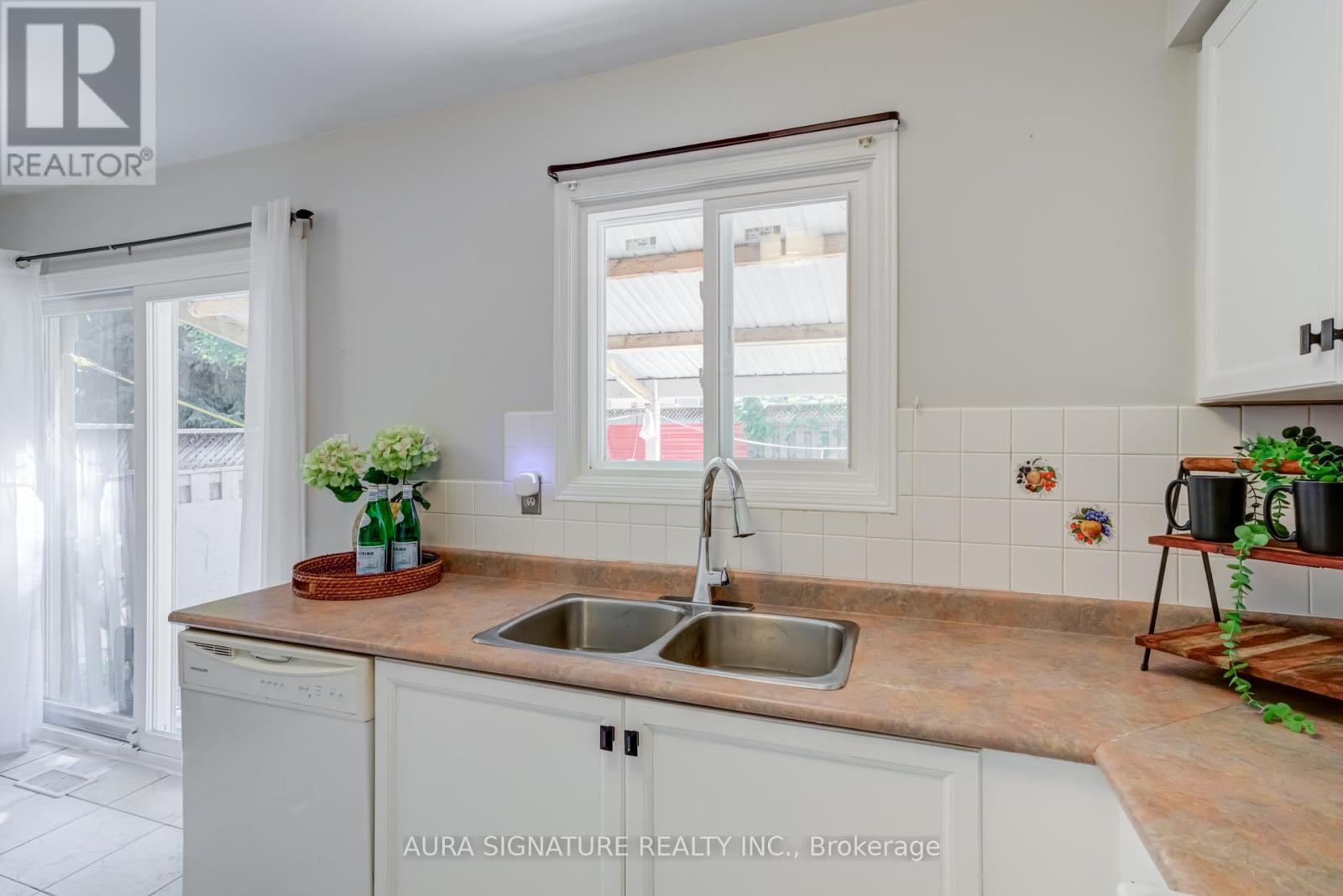69 Alaskan Summit Court, Brampton (Sandringham-Wellington), Ontario  L6R 1N9 - Photo 17 - W12447384