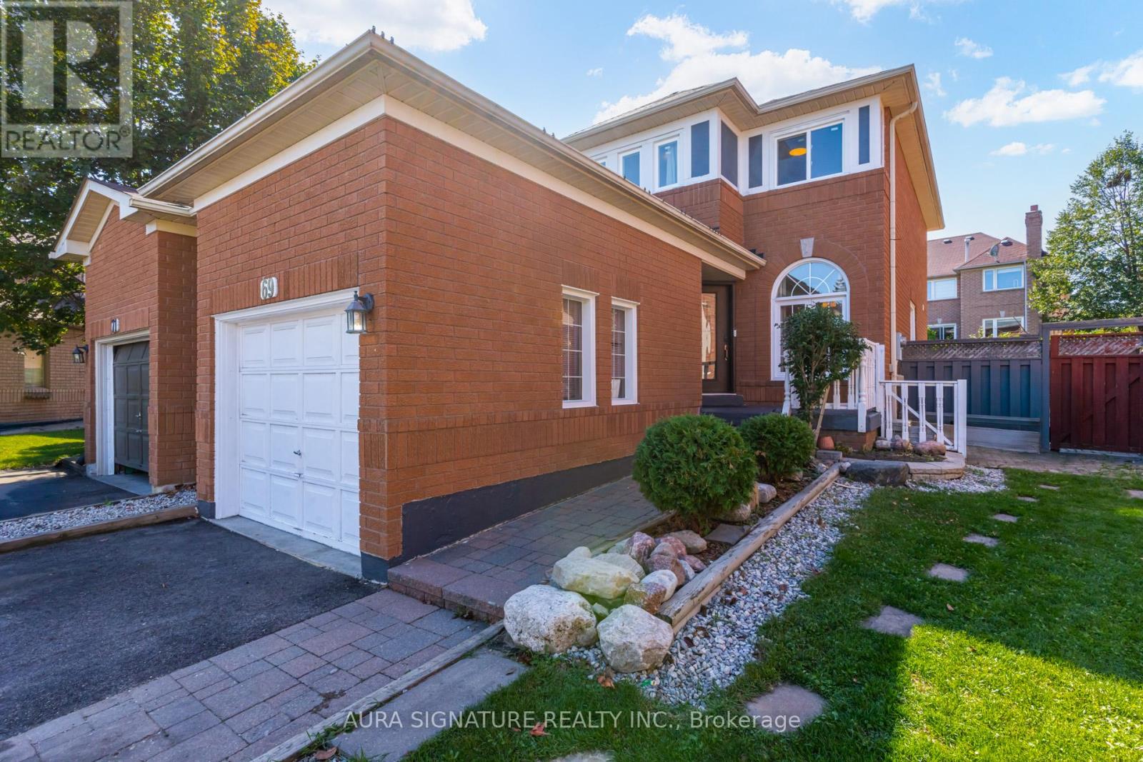 69 Alaskan Summit Court, Brampton (Sandringham-Wellington), Ontario  L6R 1N9 - Photo 3 - W12447384