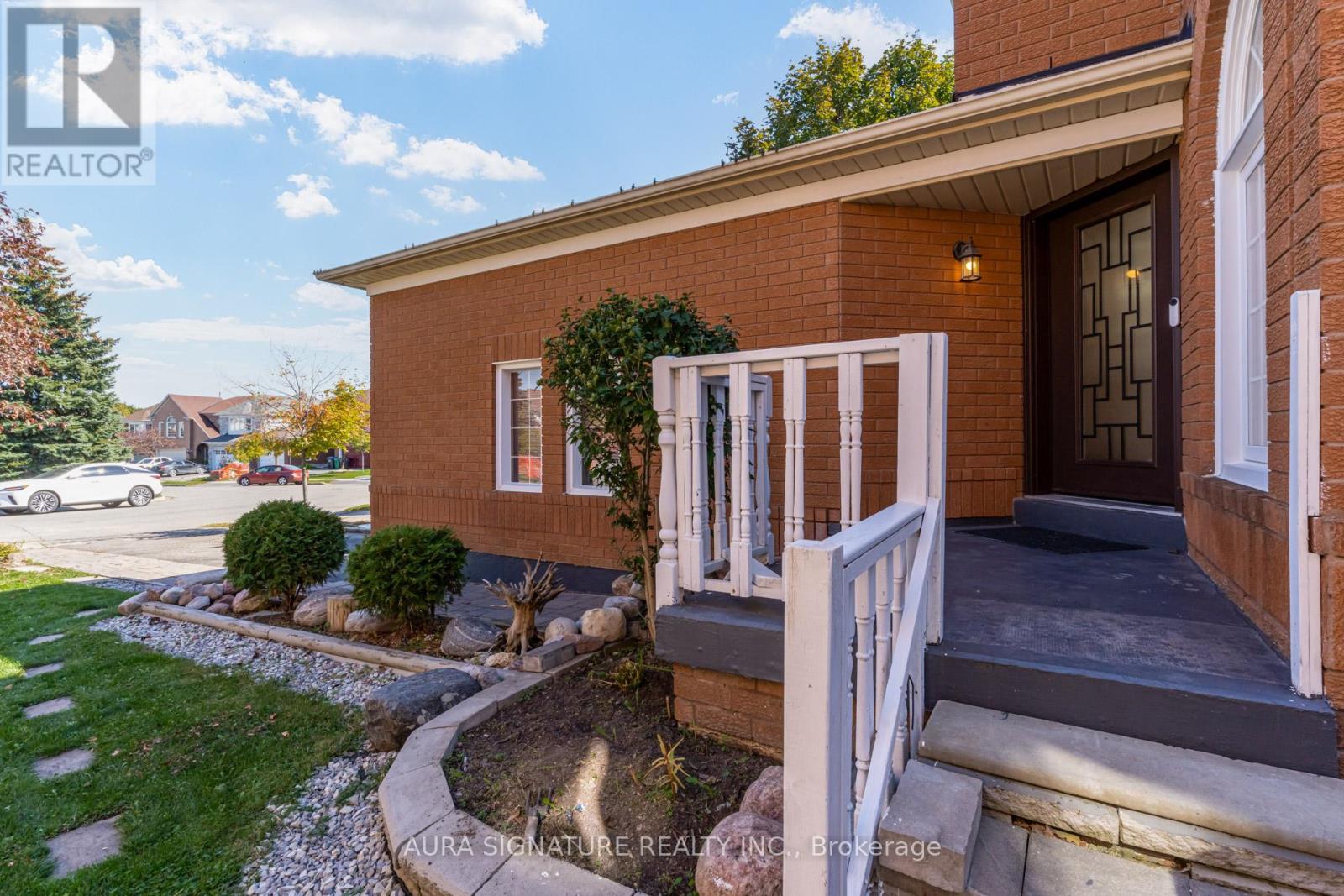 69 Alaskan Summit Court, Brampton (Sandringham-Wellington), Ontario  L6R 1N9 - Photo 4 - W12447384