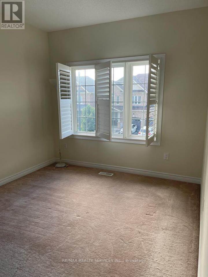 30 Vezna Crescent, Brampton, Ontario  L6X 5K5 - Photo 12 - W12447411