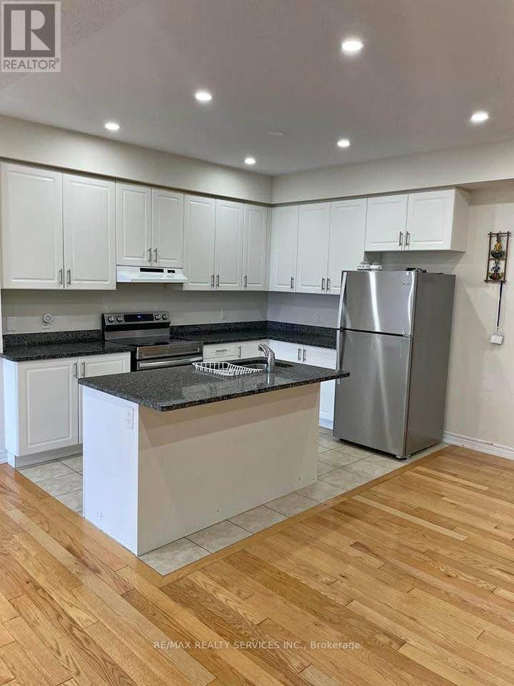 30 Vezna Crescent, Brampton, Ontario  L6X 5K5 - Photo 7 - W12447411
