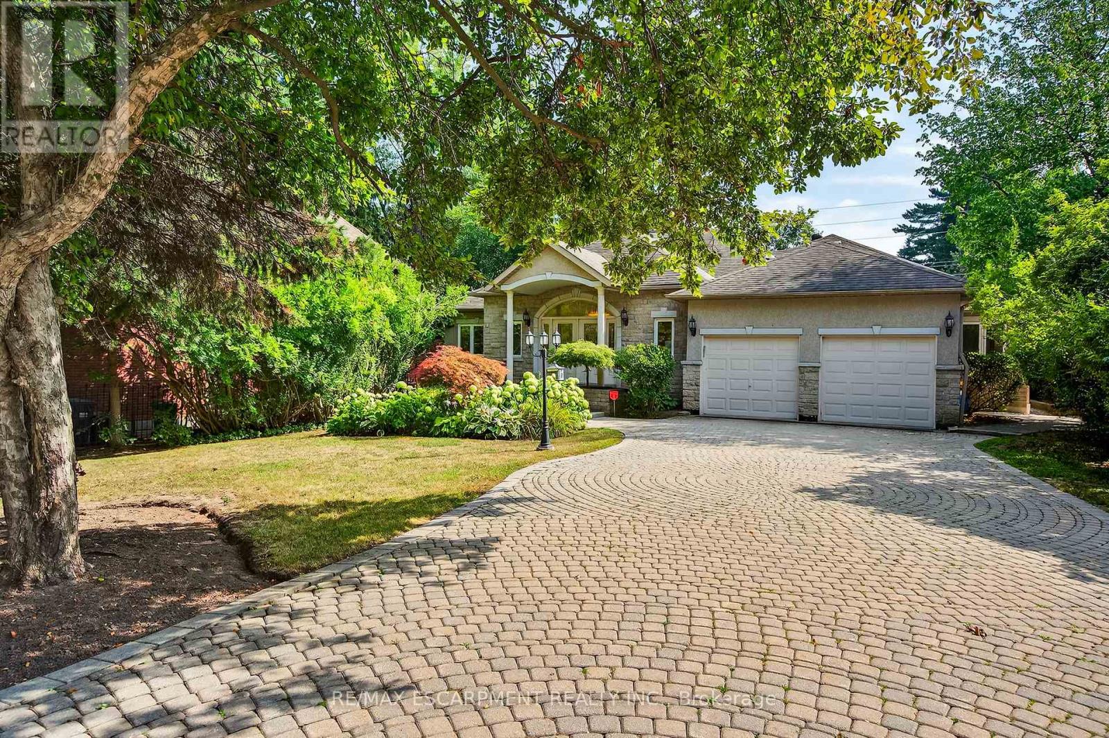 1262 Mississauga Road, Mississauga (Lorne Park), Ontario  L5H 2J2 - Photo 1 - W12447425