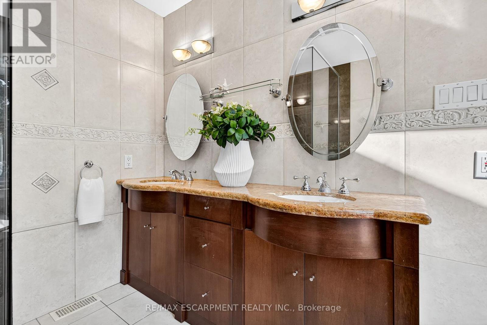 1262 Mississauga Road, Mississauga (Lorne Park), Ontario  L5H 2J2 - Photo 27 - W12447425