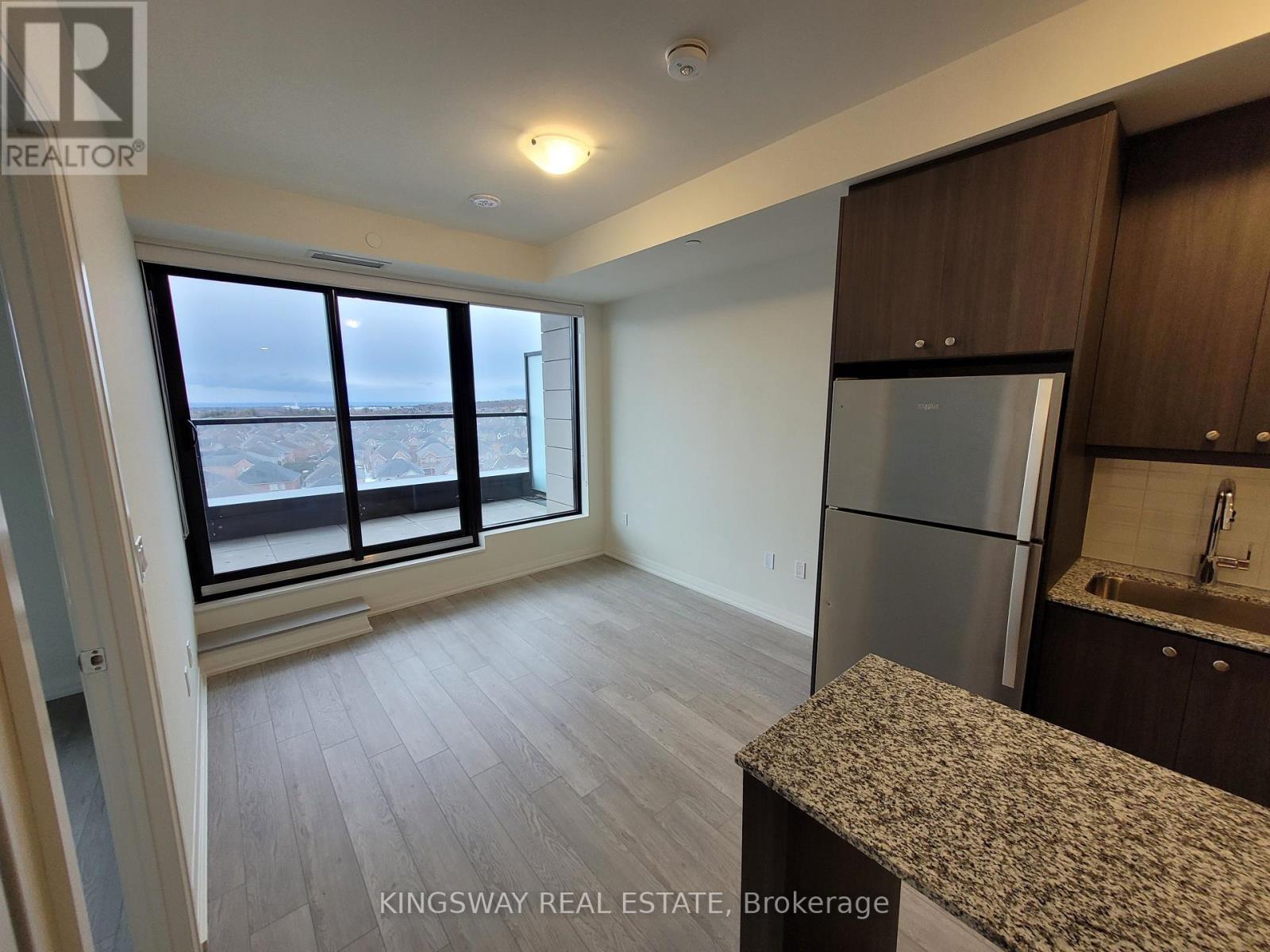 804 - 1415 Dundas Street E, Oakville, Ontario  L6H 8A3 - Photo 2 - W12447437