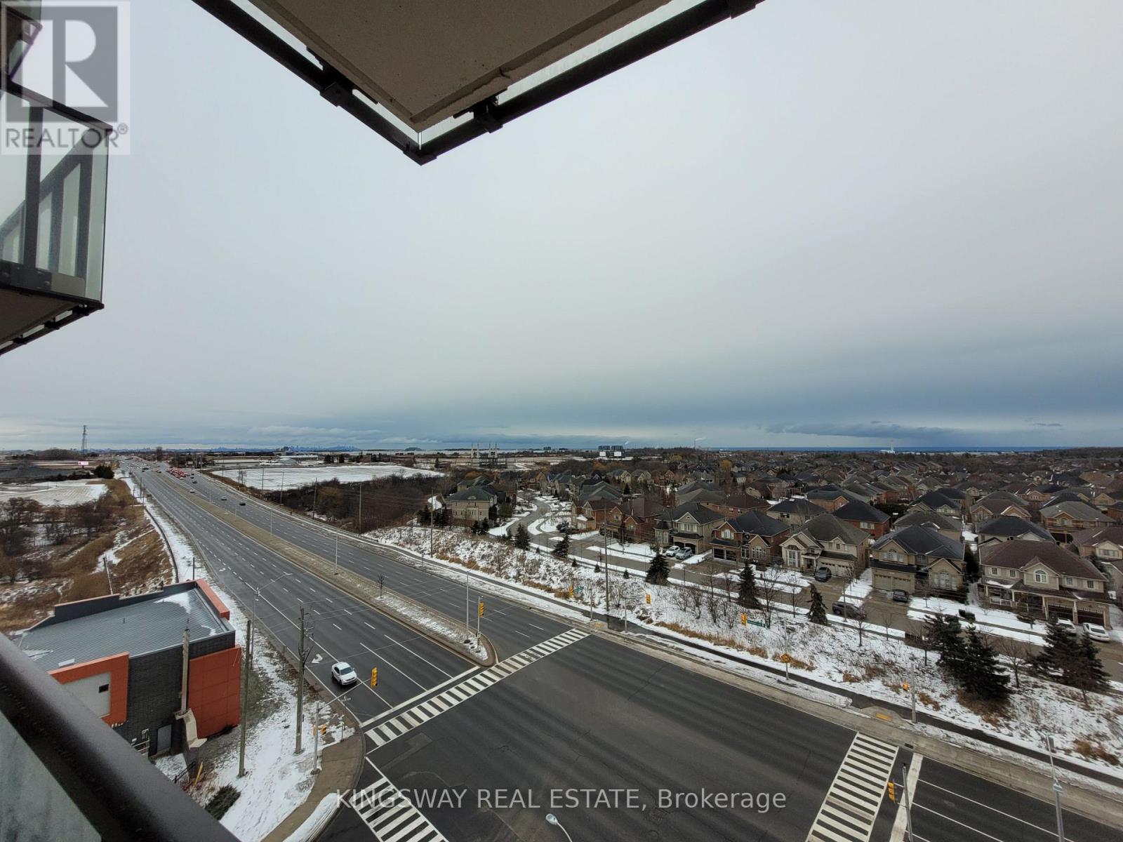 804 - 1415 Dundas Street E, Oakville, Ontario  L6H 8A3 - Photo 6 - W12447437