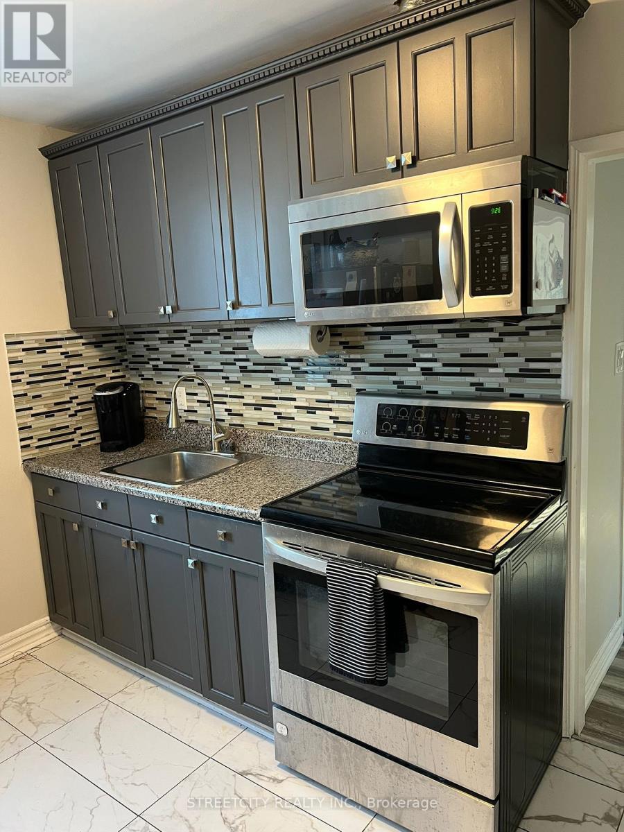 5 - 191 Broadway Street, Mississauga, Ontario  L5M 1H8 - Photo 2 - W12447456