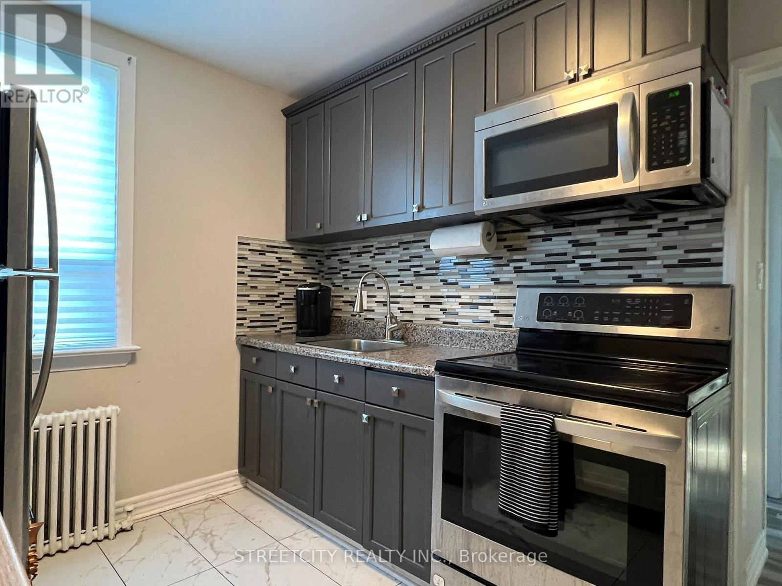 5 - 191 Broadway Street, Mississauga, Ontario  L5M 1H8 - Photo 3 - W12447456
