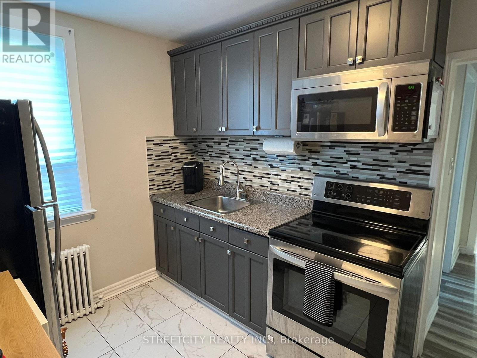 5 - 191 Broadway Street, Mississauga, Ontario  L5M 1H8 - Photo 4 - W12447456