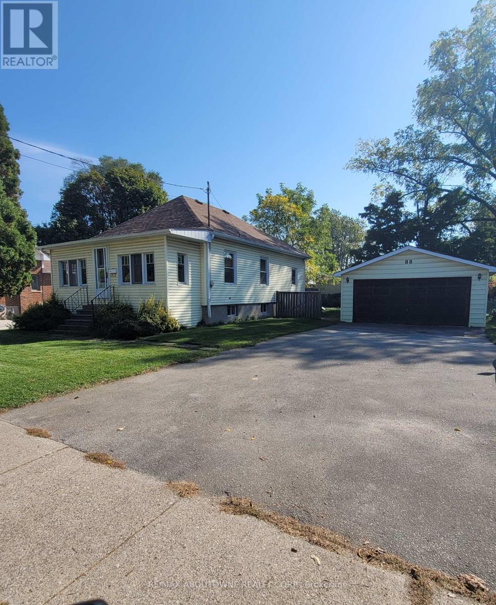 88 ROBERT STREET, Milton, Ontario