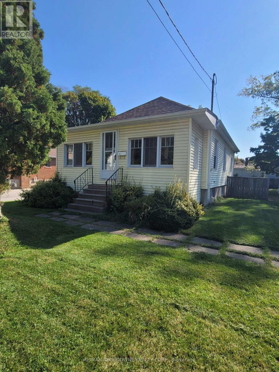 88 Robert Street, Milton, Ontario  L9T 1G8 - Photo 2 - W12447493