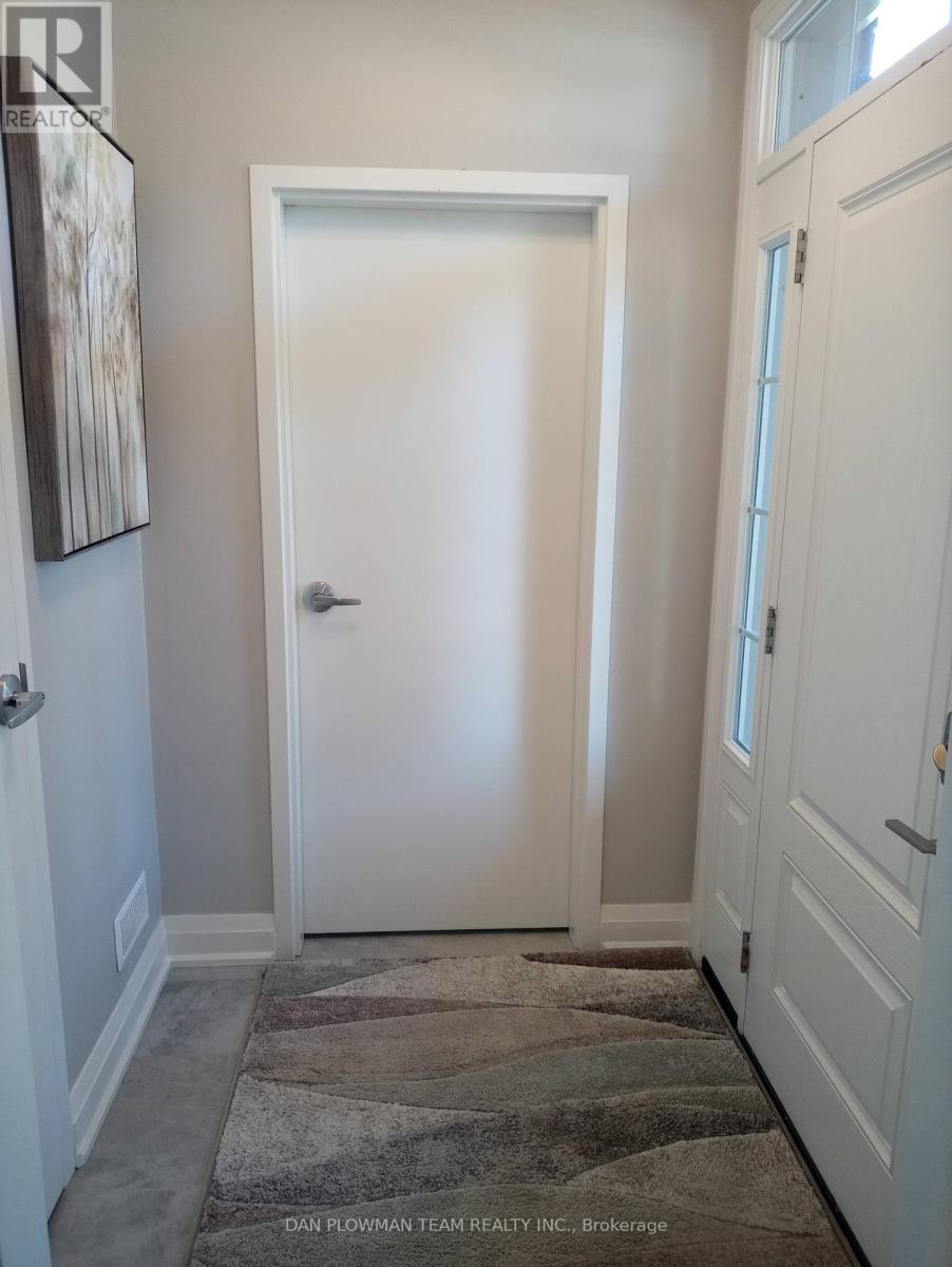 60b Lambs Lane, Clarington, Ontario  L1C 3G5 - Photo 4 - E12435325