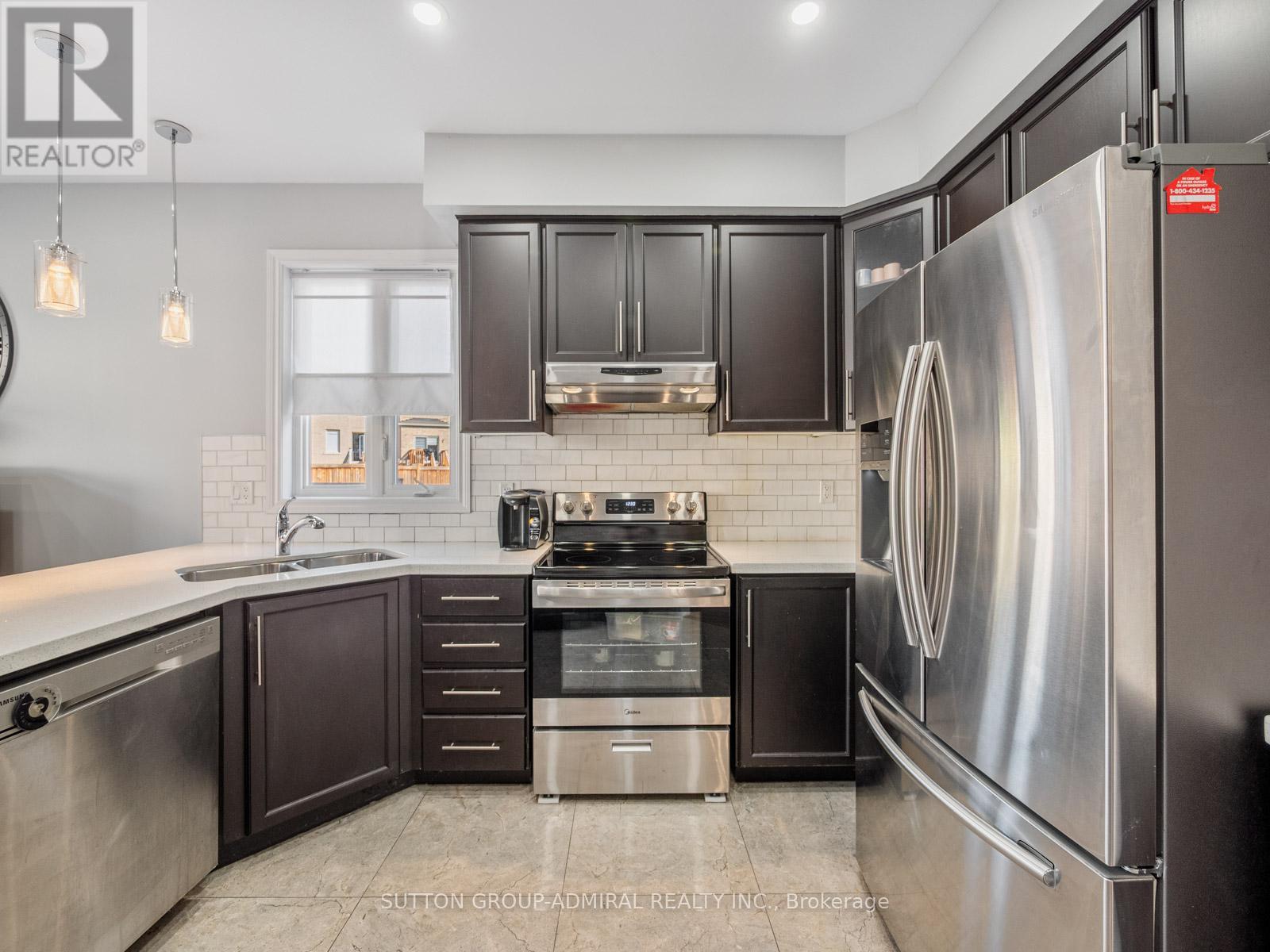 186 Romanelli Crescent, Bradford West Gwillimbury, Ontario  L3Z 0X6 - Photo 15 - N12381113