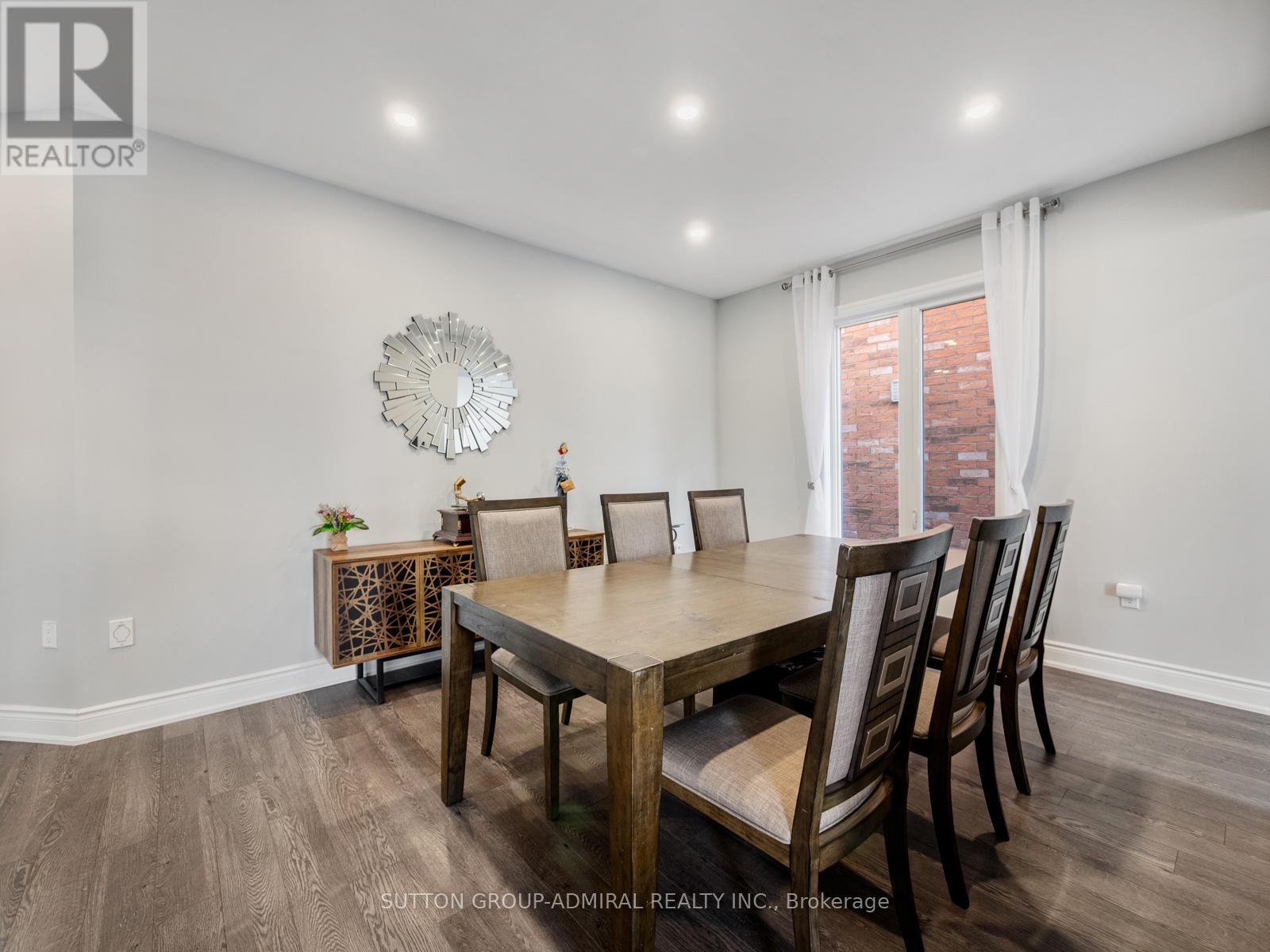 186 Romanelli Crescent, Bradford West Gwillimbury, Ontario  L3Z 0X6 - Photo 8 - N12381113