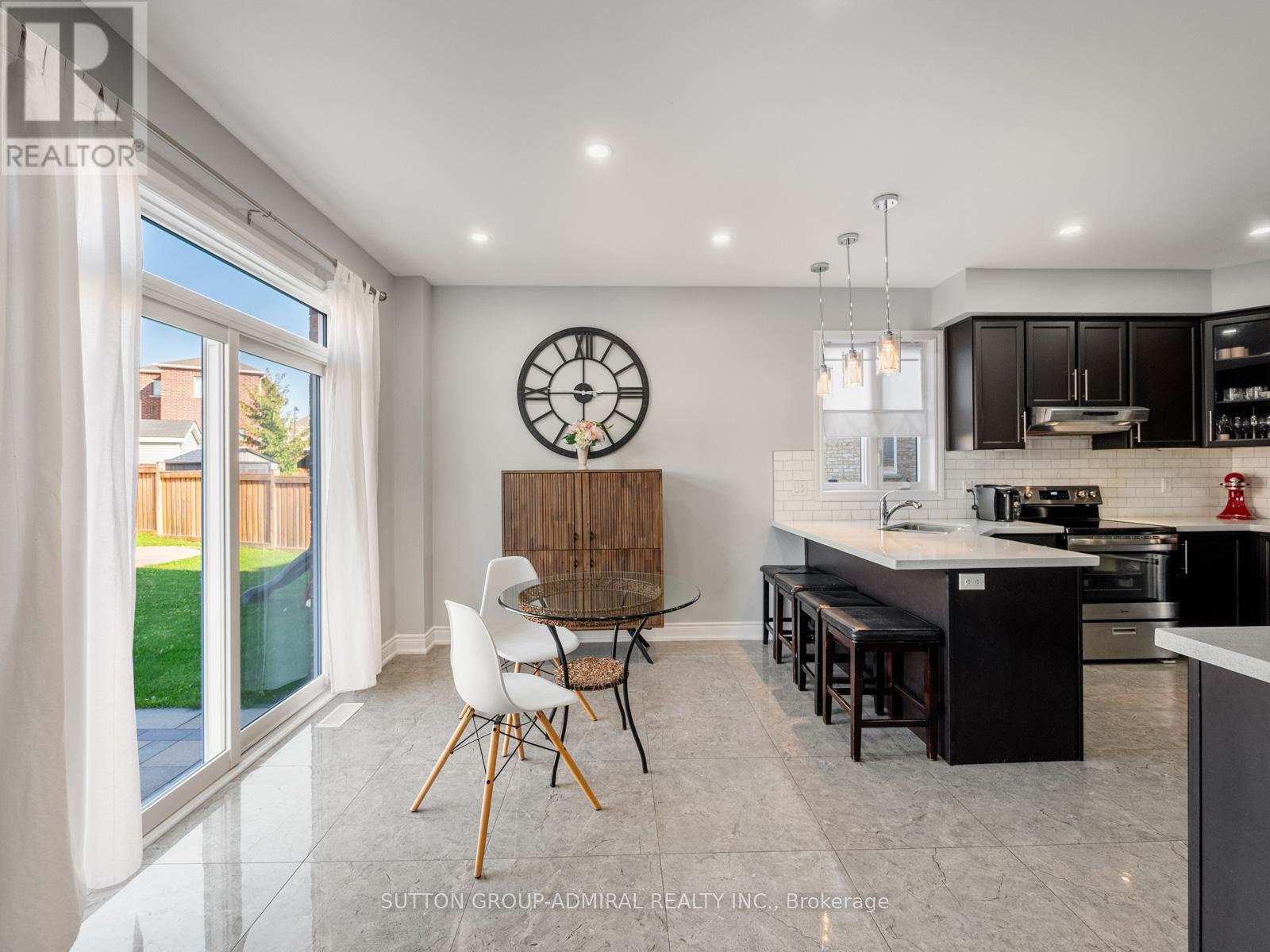 186 Romanelli Crescent, Bradford West Gwillimbury, Ontario  L3Z 0X6 - Photo 12 - N12381113