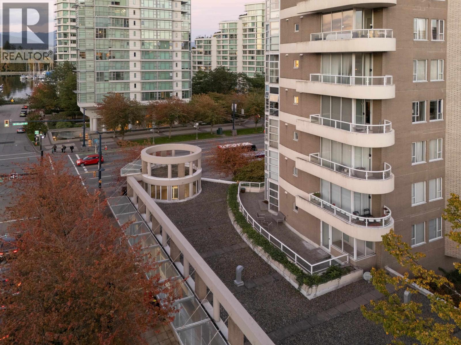 201 1788 W Georgia Street, Vancouver, British Columbia  V6G 2V7 - Photo 1 - R3055591
