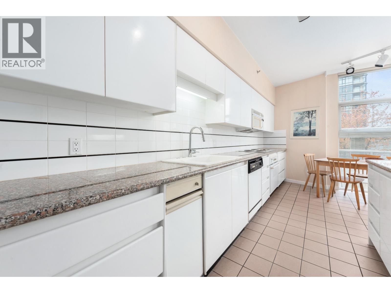 201 1788 W Georgia Street, Vancouver, British Columbia  V6G 2V7 - Photo 12 - R3055591