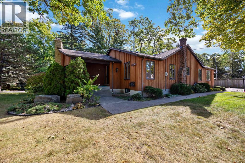 1311 Lakeshore Road, Sarnia, Ontario  N7S 2L9 - Photo 4 - 25025308